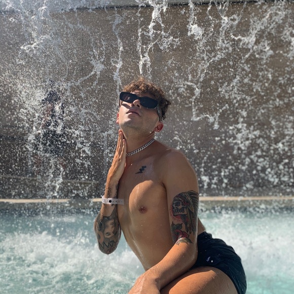 Meet your Posher, Alexander - Picture 1 of 1